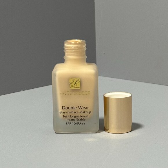 Estée Lauder Dw Foundation - Picture 3 of 4